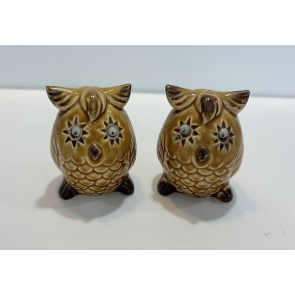 Vintage Salt and Pepper Shakers Ceramic Owls with Googly Eyes Made in Japan - Picture 1 of 10